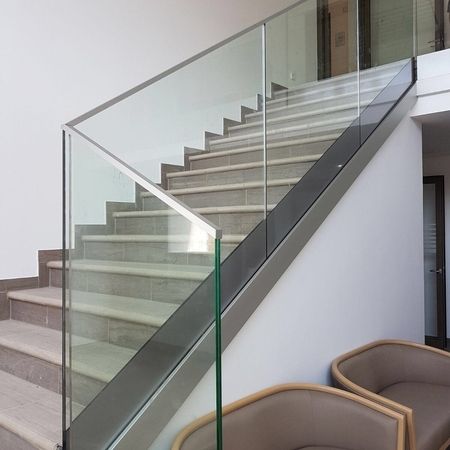 Treppengelände aus Glas